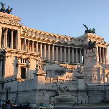 Palatino 2 * Róma